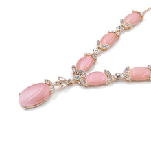 Load image into Gallery viewer, Elegant Gold Tone Crystal & Oval Resin Pearl Fashion Necklace