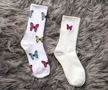 Load image into Gallery viewer, Women's 2-Pack Soft Cotton Butterfly Print Causal Crew Socks